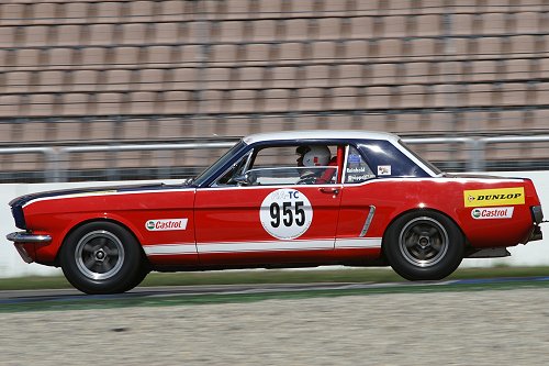 Brullende Amerikaanse bolides tijdens ChampCar weekend Assen